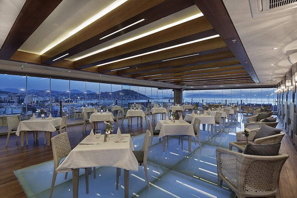 Doubletree By Hilton Kusadasi Hotel Exterior photo