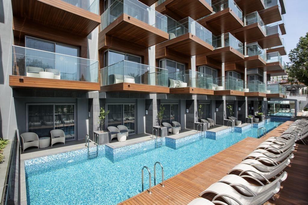 Doubletree By Hilton Kusadasi Hotel Exterior photo